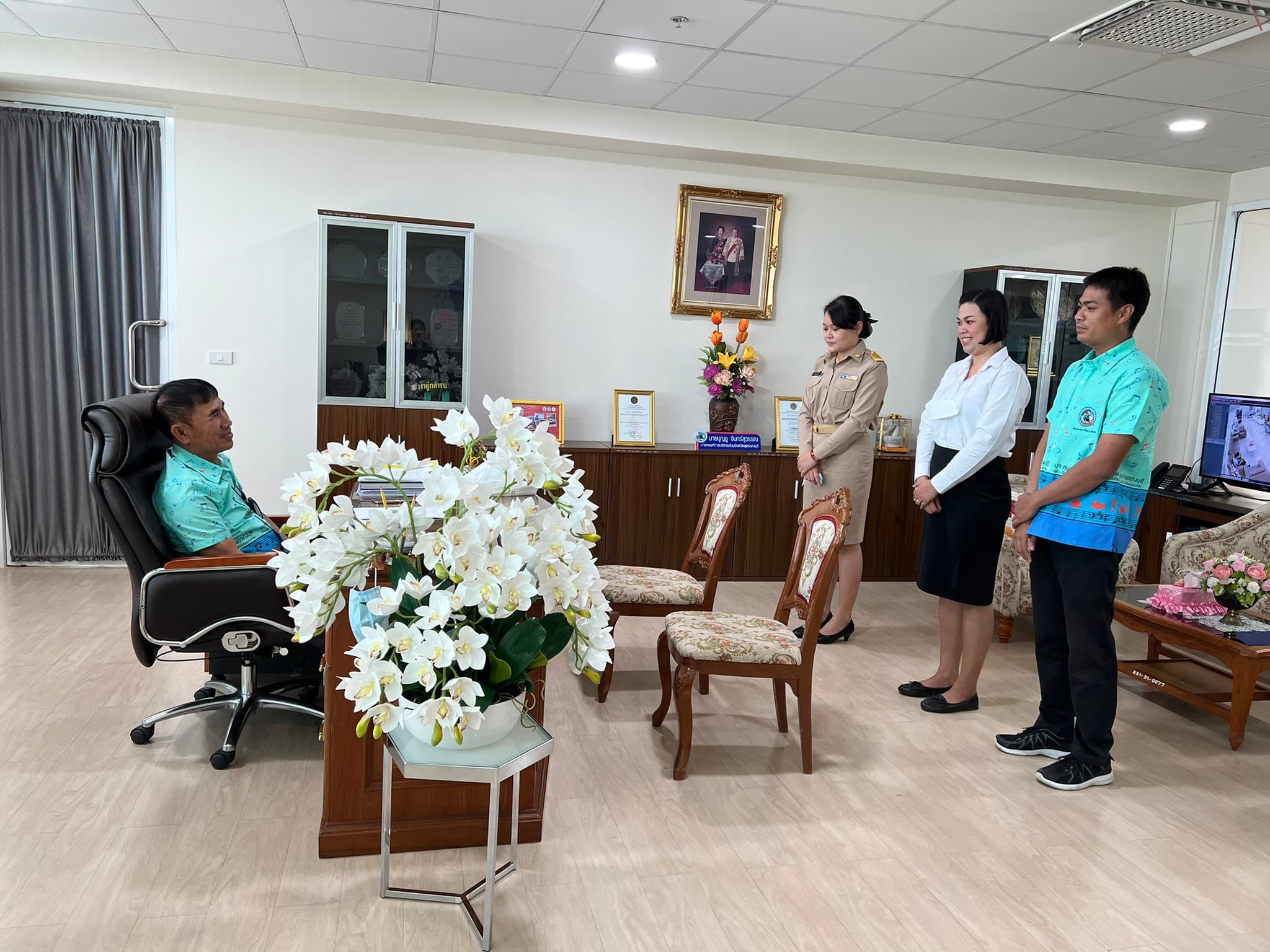 ้การบรรจุข้าราชการ อบจ. และพนักงานจ้าง รายงานตัวต่อผู้บริหาร