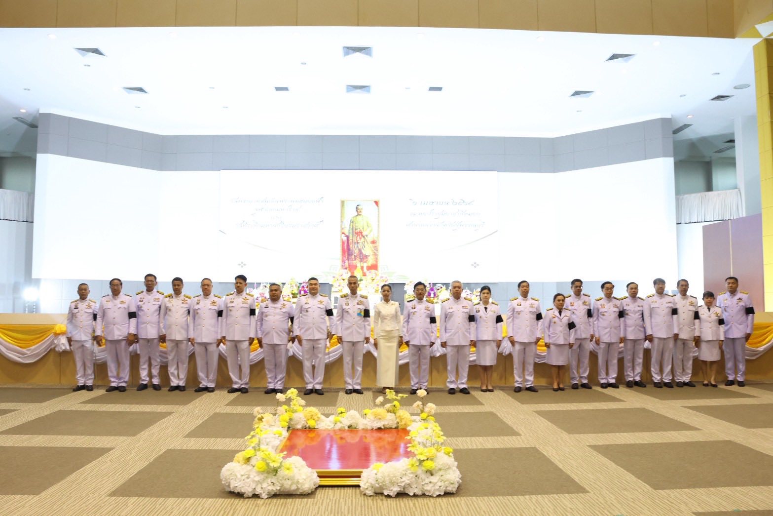 อบจ.สุพรรณบุรี ร่วมพิธี น้อมรำลึกในพระมหากรุณาธิคุณพระบาทสมเด็จพระพุทธยอดฟ้าจุฬาโลกมหาราช และวันที่ระลึกมหาจักรีบรมราชวงศ์